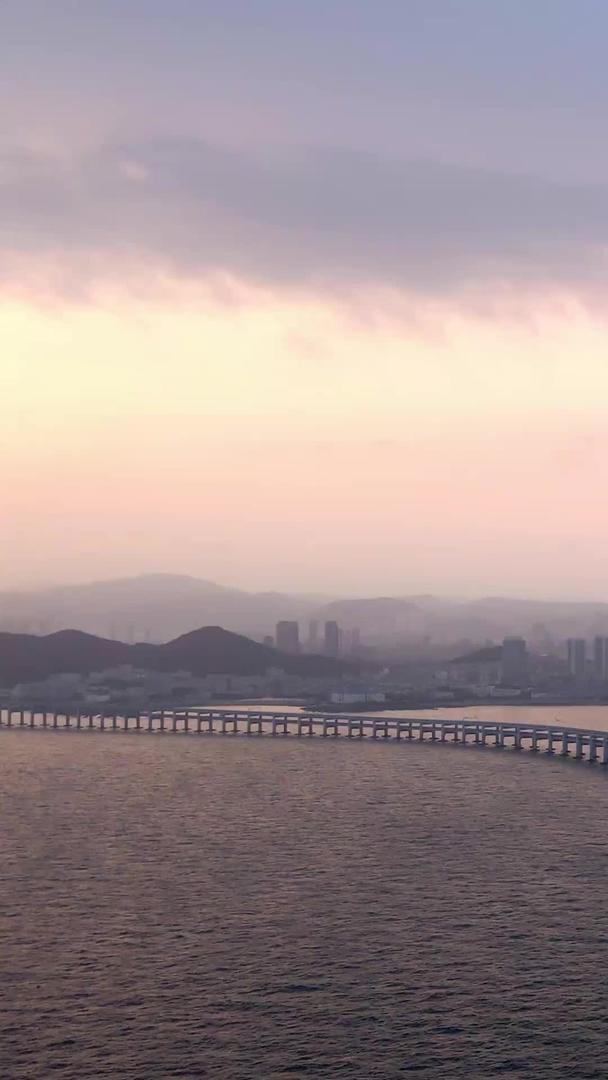 大连星海大桥日落航拍视频的预览图