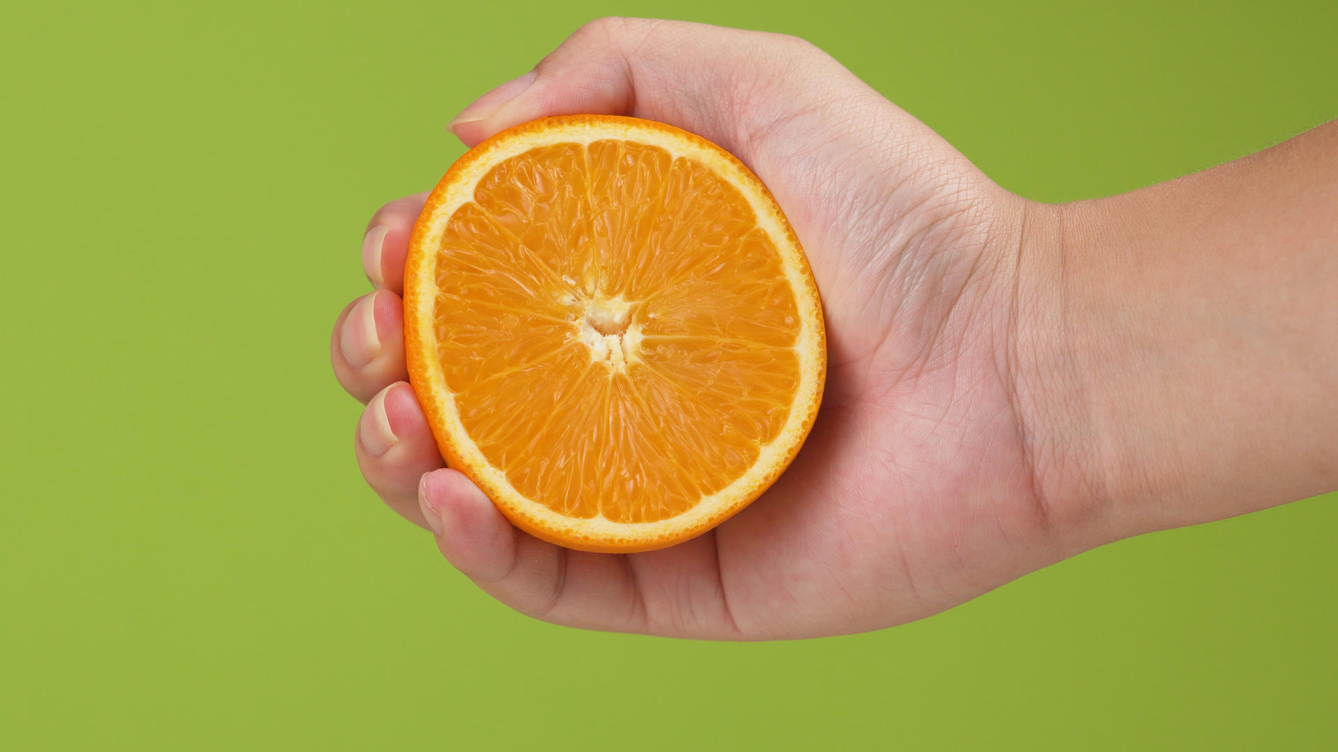 手工挤橙汁视频的预览图