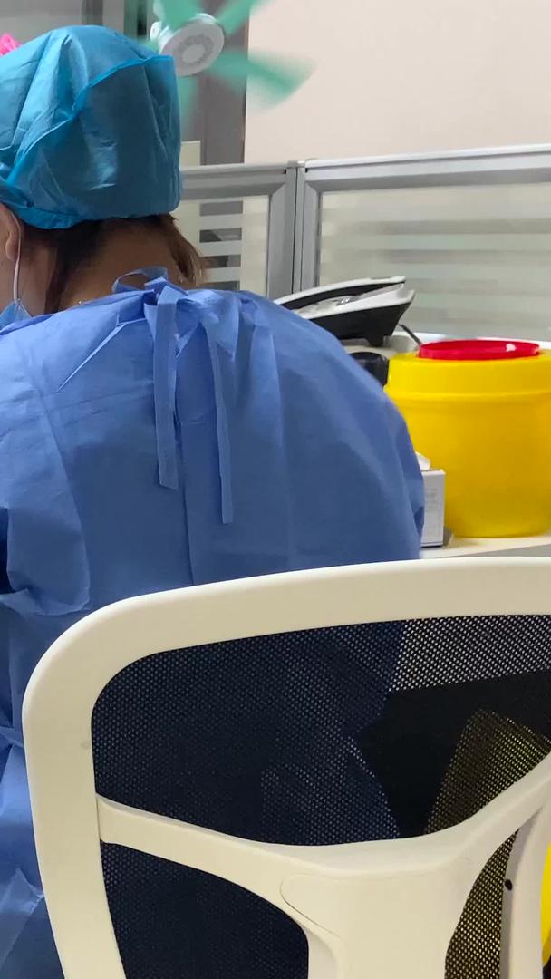 新冠疫苗接种实拍护士【视频无肖像权请勿商用】视频的预览图