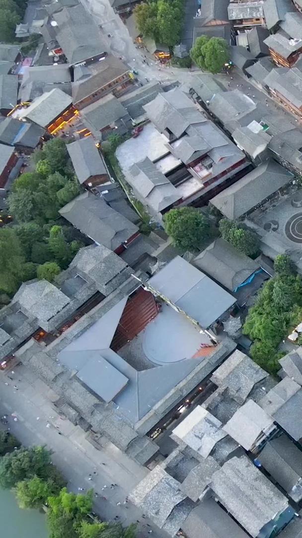 俯拍贵州苗寨密密麻麻的吊脚楼视频的预览图