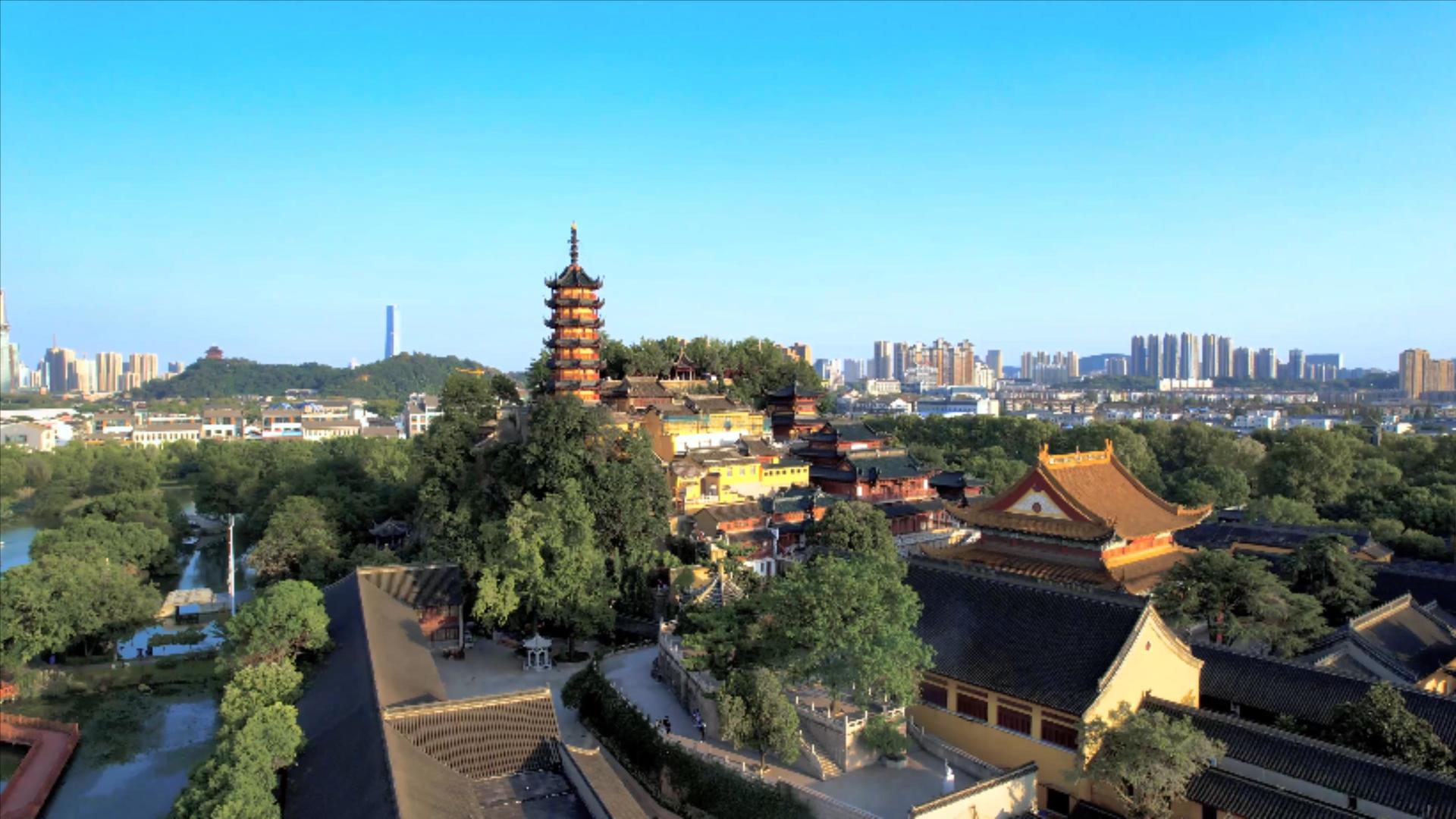 4K航拍镇江5A景区金山慈寿塔江天禅寺视频的预览图