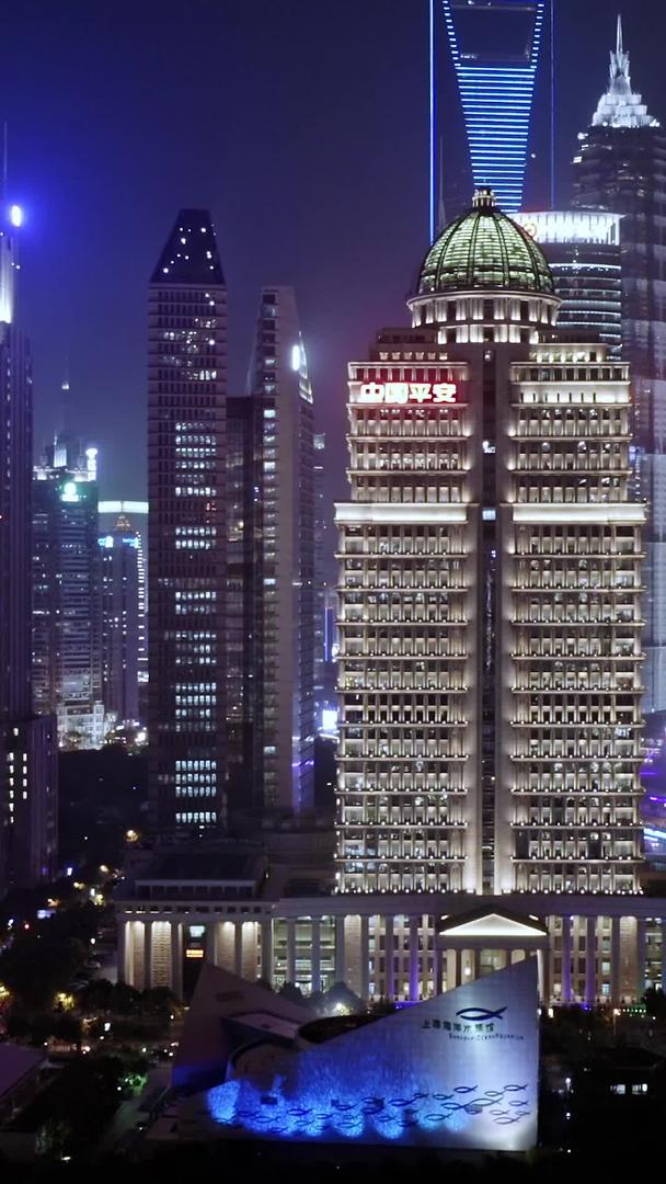 夜景航拍在上海金融区视频的预览图