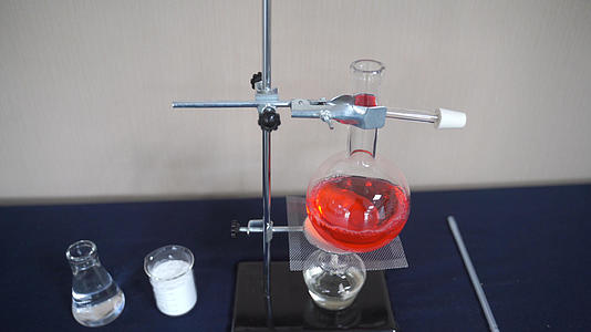 4k学校化学实验室实验物品展示化学实验视频的预览图
