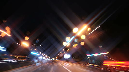 城市夜间交通延迟视频视频的预览图