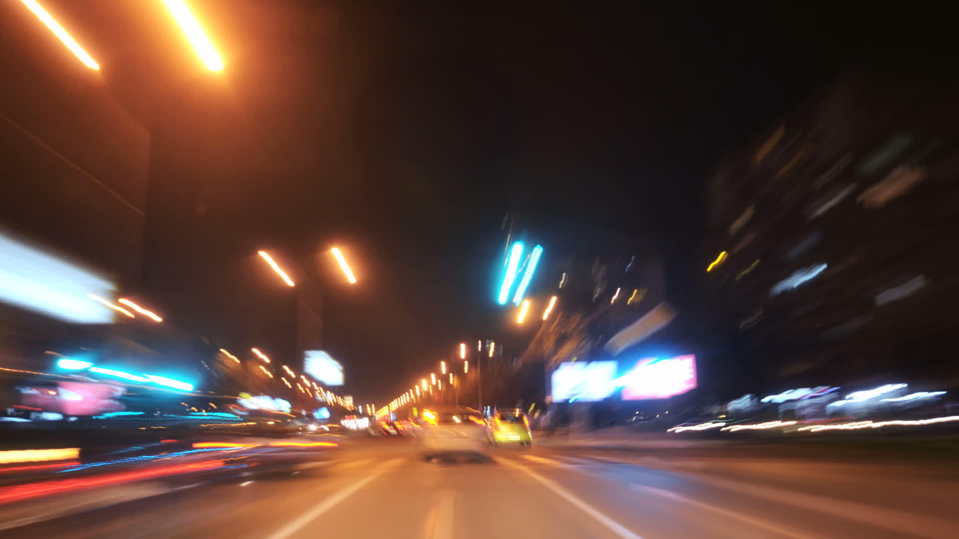 城市夜间交通时间间隔视频的预览图