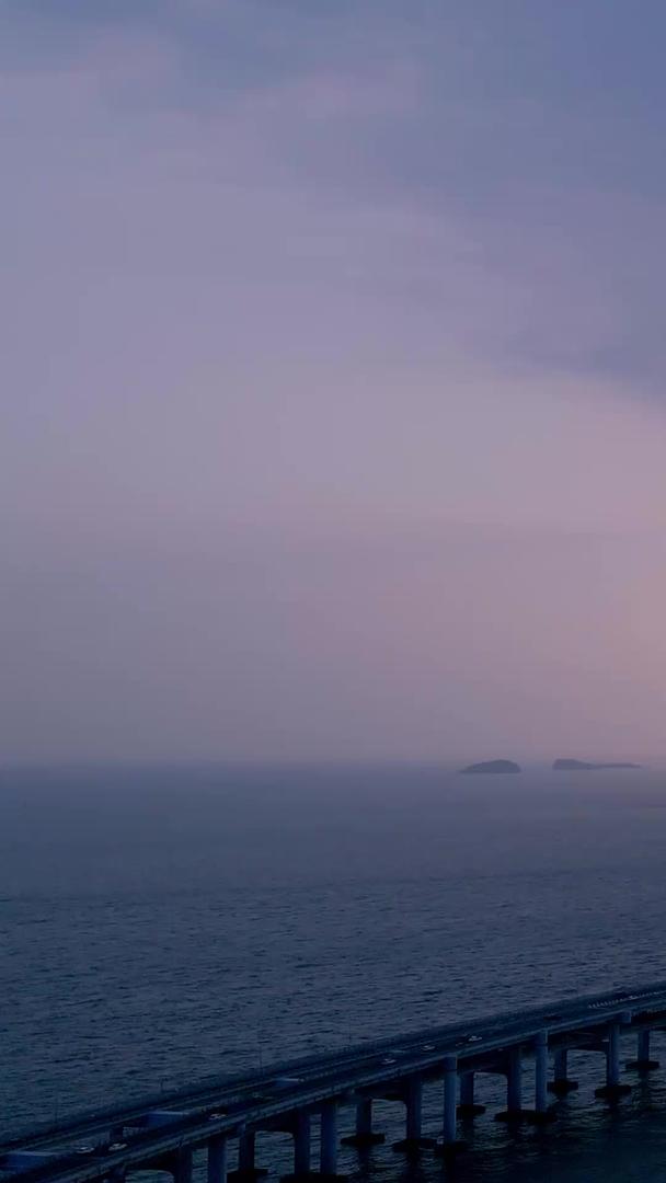 大连星海大桥日落航拍视频的预览图