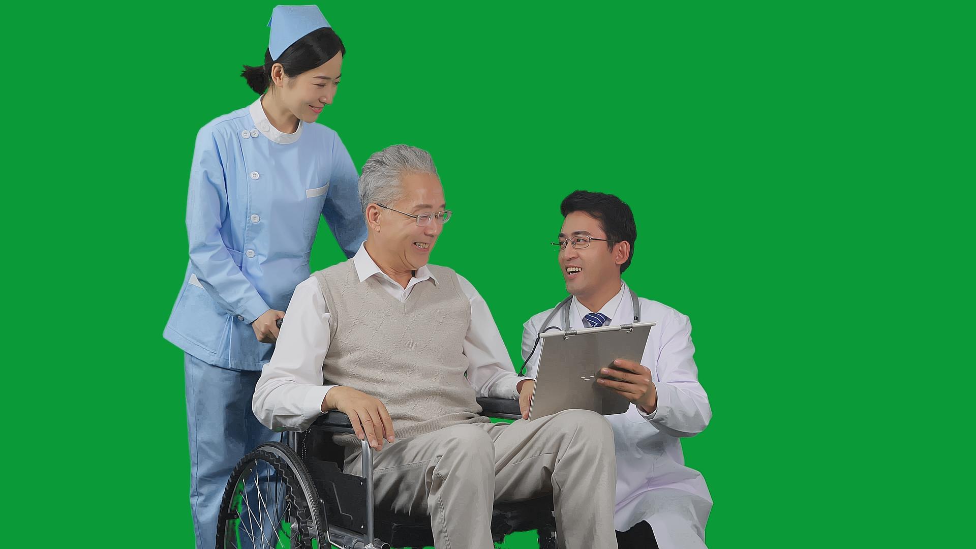 4K绿幕医生向病人介绍身体康复状况视频的预览图