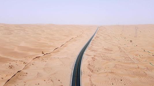 固沙塔克拉玛干沙漠公路视频的预览图
