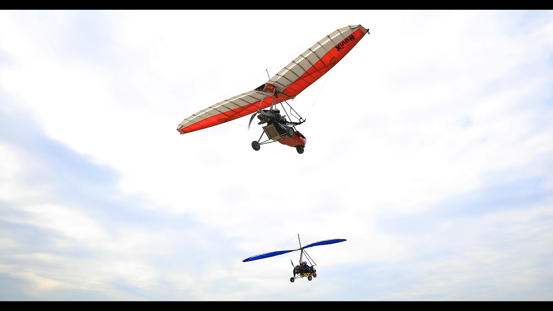 滑翔机4K航拍视频的预览图