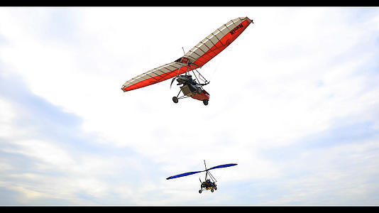 滑翔机4K航拍视频的预览图