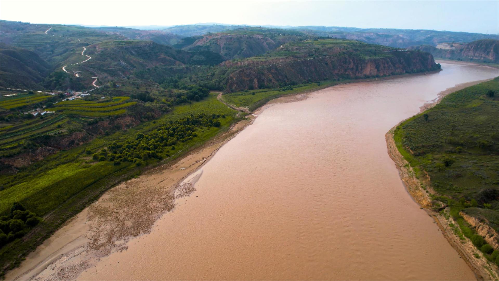 5k航拍陕北地区黄土高坡上的黄河大峡谷视频的预览图