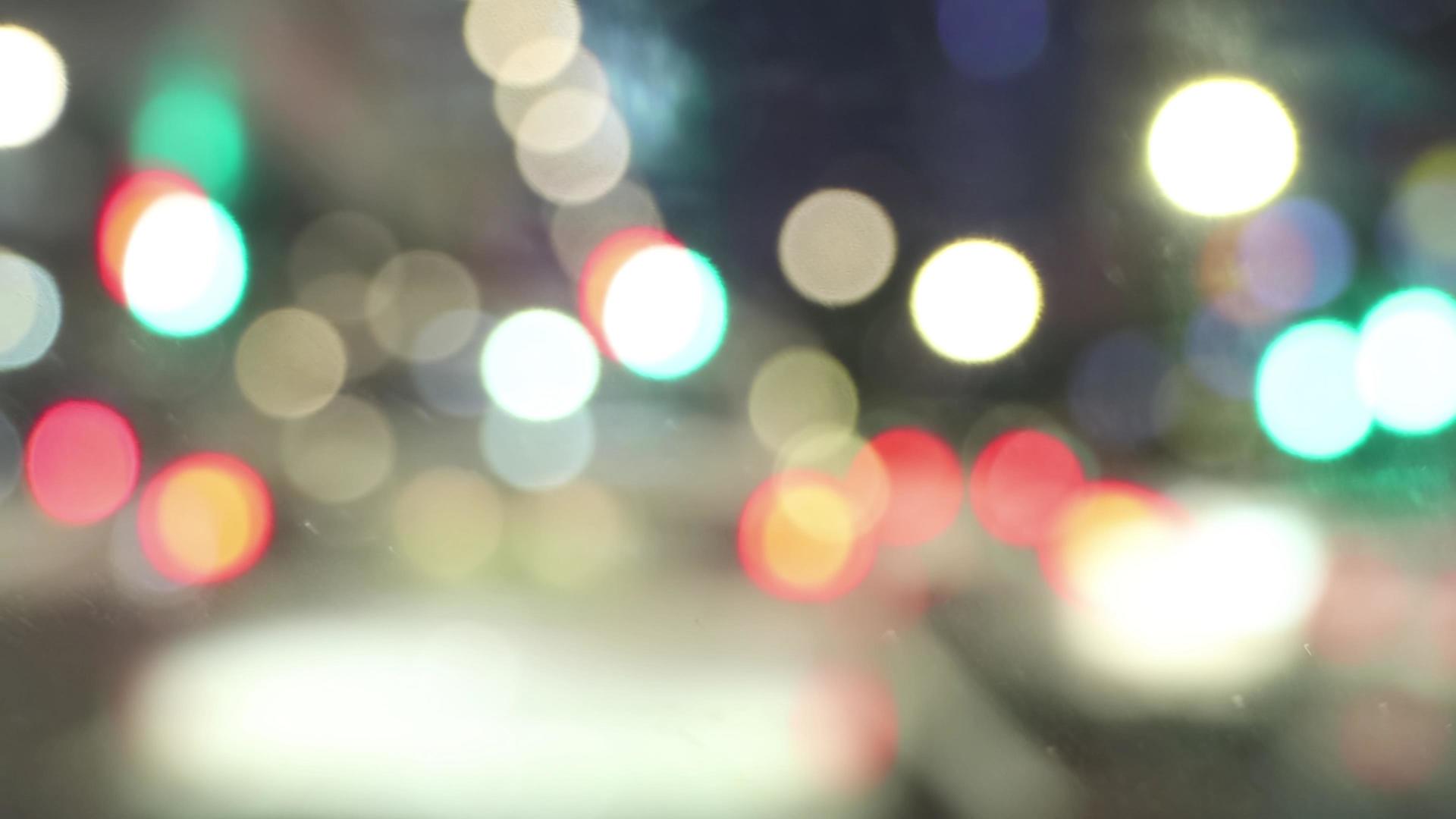 4K夜晚城市车流霓虹灯实拍素材视频的预览图