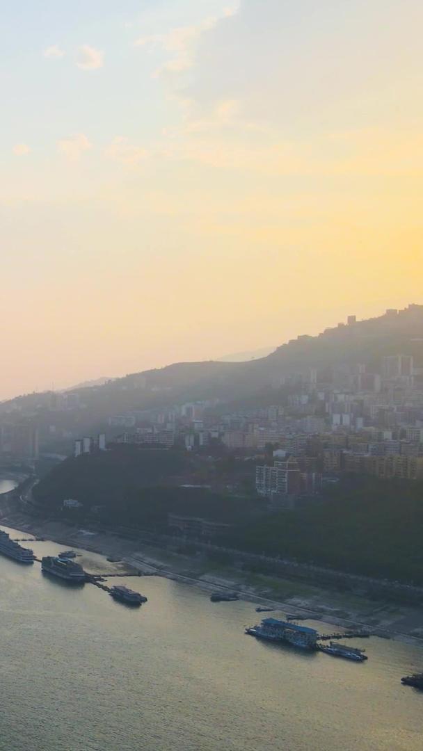 长江三峡日落沿江航拍视频的预览图