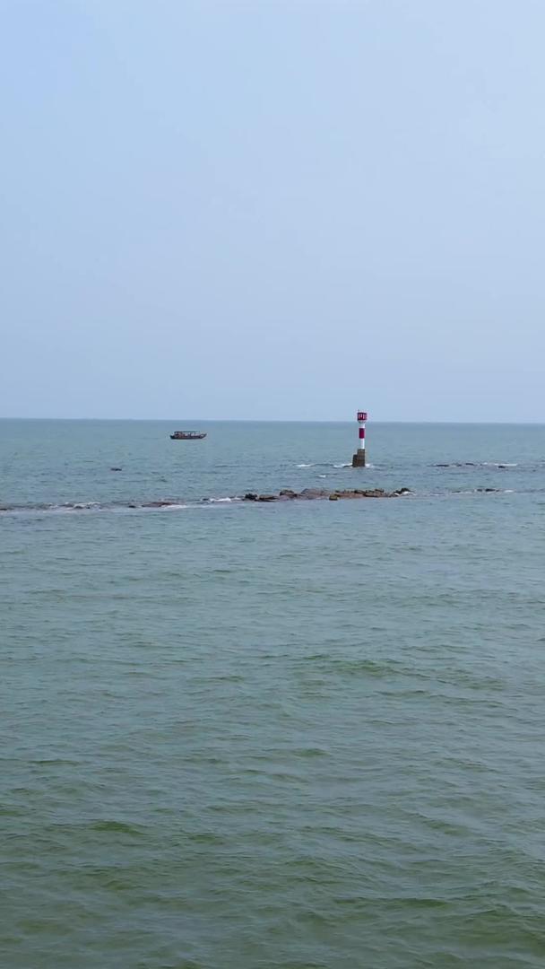 广西北部湾大海灯塔海水航拍视频的预览图