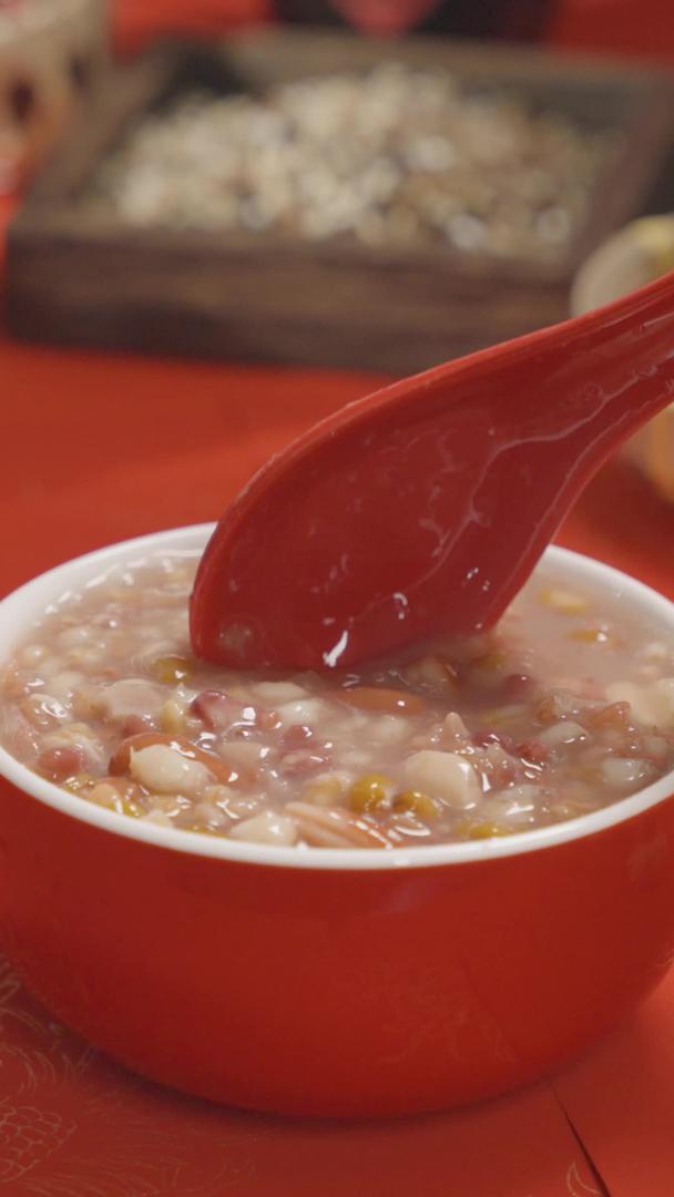 腊八节美食腊八粥杂粮粥视频的预览图