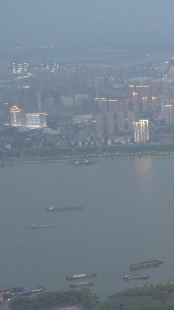 武汉长江二桥航拍和城市灯光秀视频的预览图