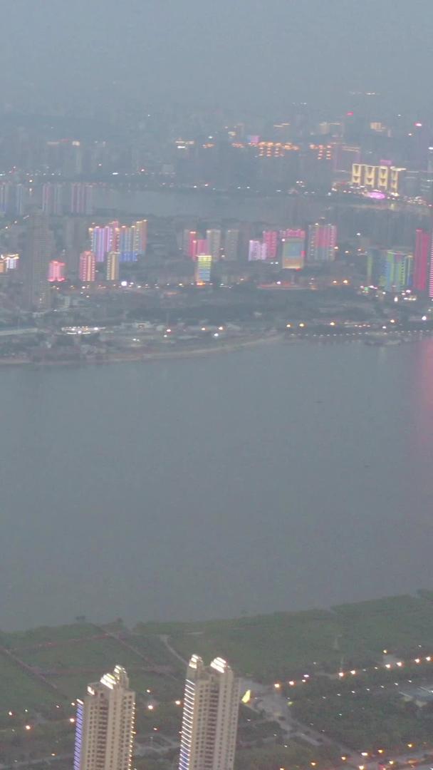 武汉长江二桥航拍和城市灯光秀视频的预览图