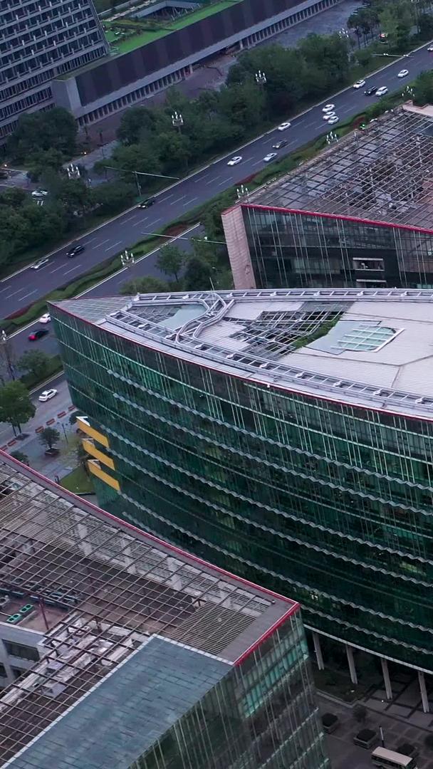 成都高新国际广场金融城金融中心地标建筑视频的预览图