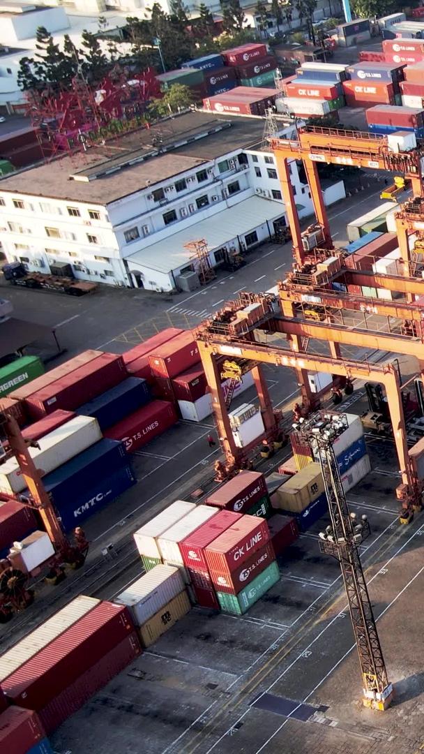 港口物流运输货柜龙门架视频的预览图