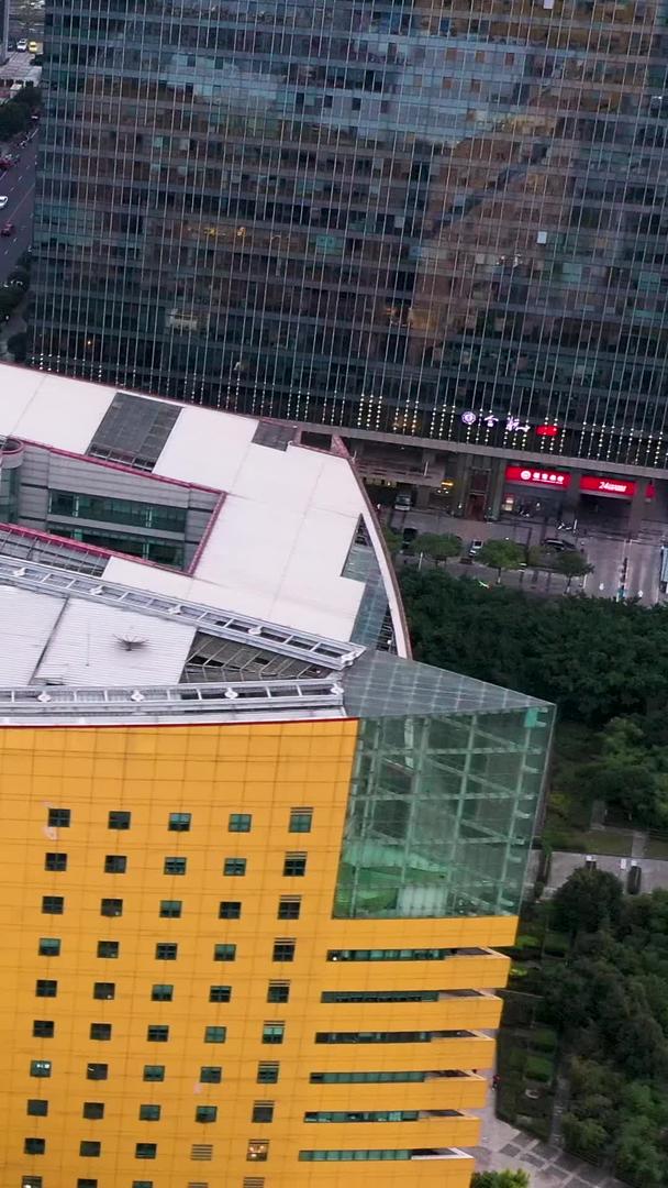 成都高新国际广场金融城金融中心地标建筑视频的预览图
