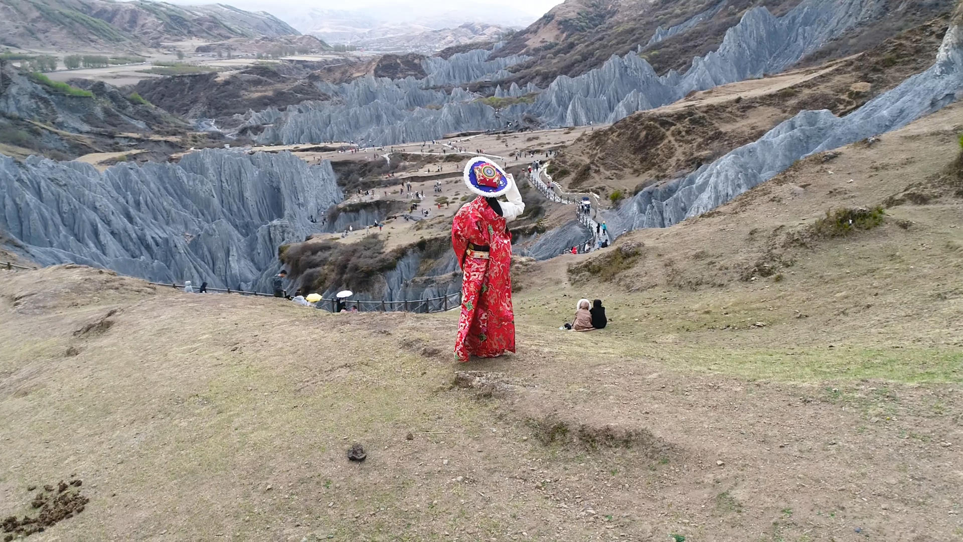 甘孜藏族自治州墨石藏族女子航拍4K视频的预览图
