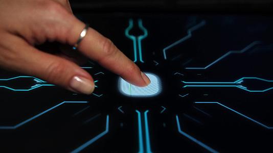 人类手指打开触摸屏按钮激活未来人工智能视频的预览图