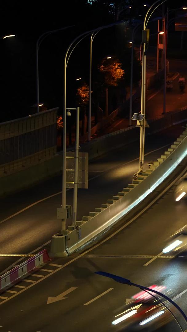 航拍城市夜景道路交通桥梁熙熙攘攘的交通材料视频的预览图