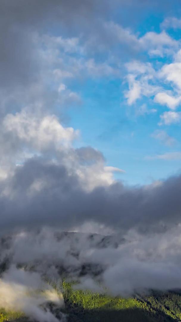 云南迪庆梅里雪山清晨云彩素材视频的预览图