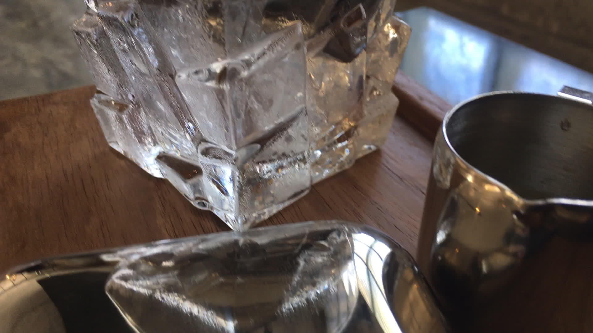 不锈钢冷冻假冰块视频的预览图