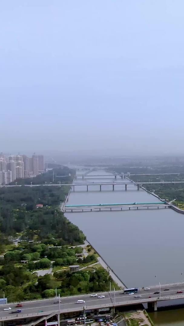 航空城市中的跨河大桥视频的预览图