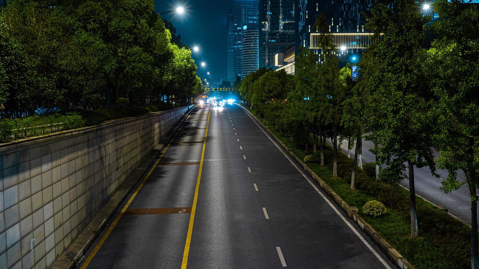 8K延时杭州钱江新城天桥下的车流视频的预览图