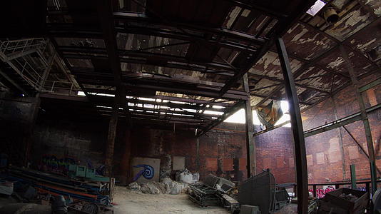 仓库内部大规模废弃视频的预览图