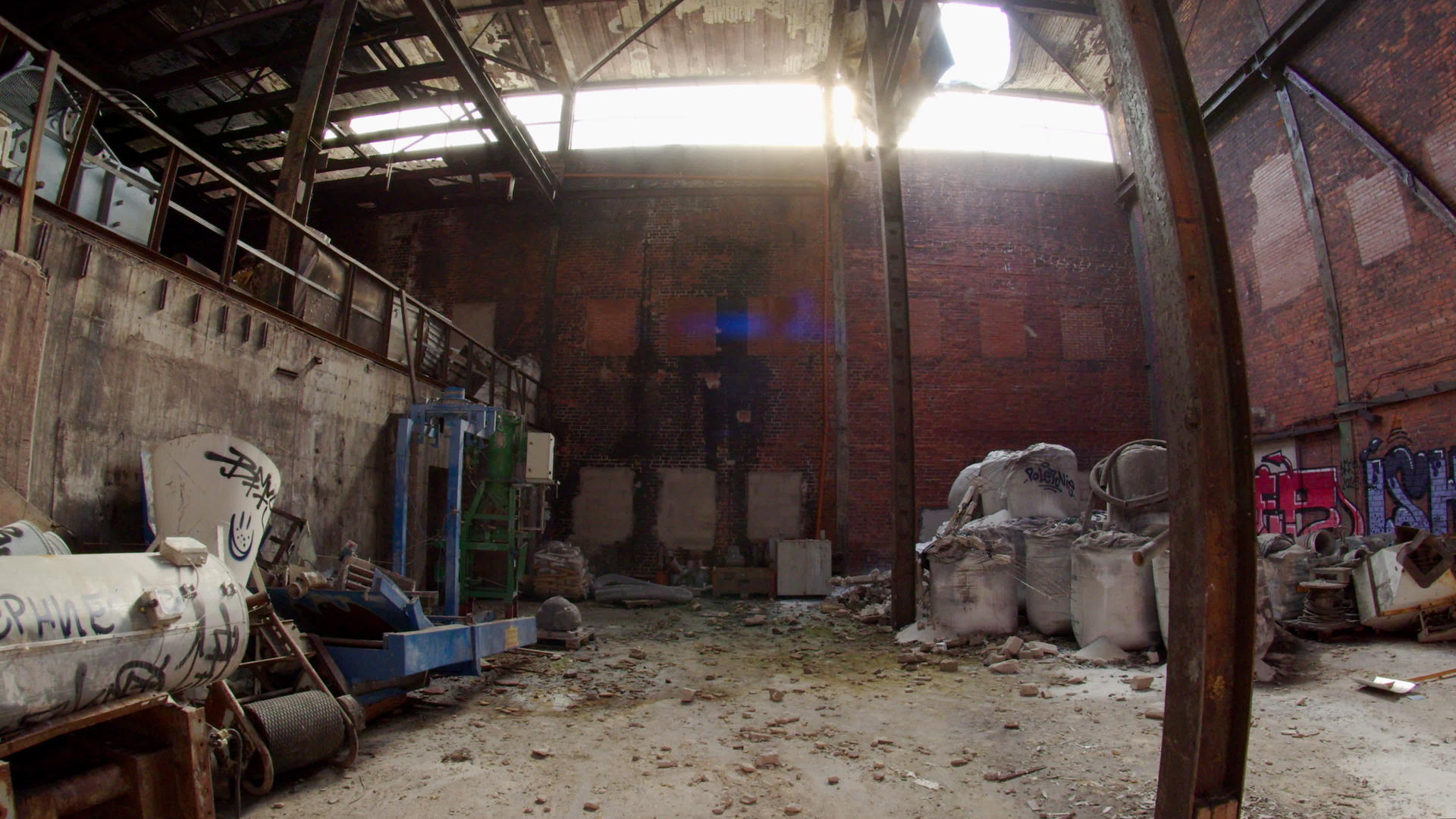 大型废弃工厂仓库视频的预览图