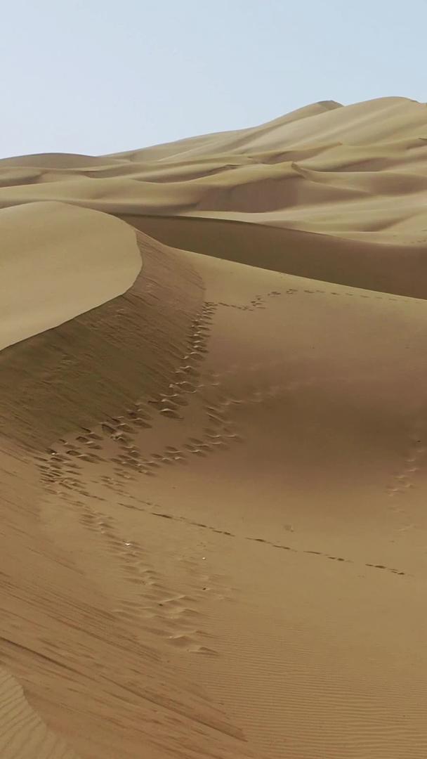 新疆库木塔格沙漠视频的预览图