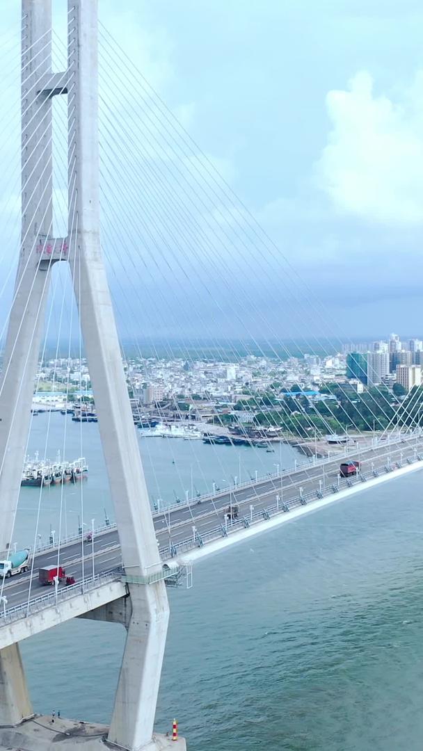 海南岛跨海大桥航拍视频素材视频的预览图