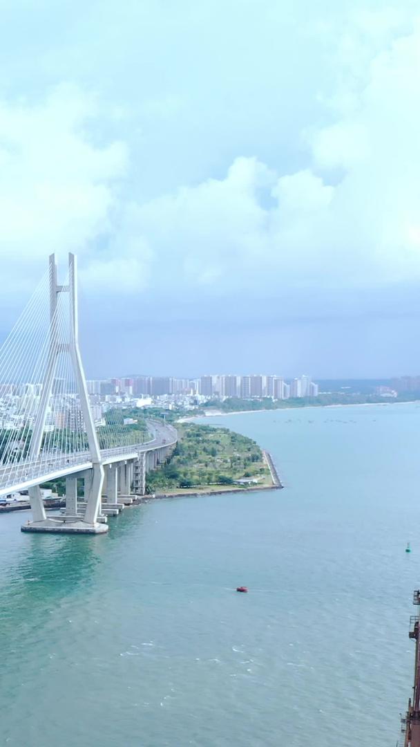 海南岛跨海大桥航拍视频素材视频的预览图