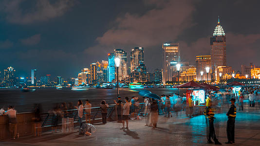 8K上海外滩夜景人流延时视频的预览图