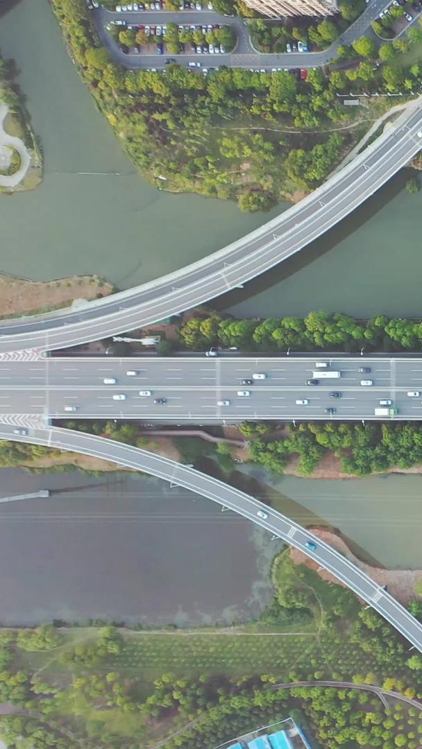 航拍城市风景高架立交立体交通道路交通材料材料视频的预览图