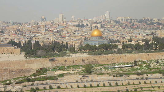 以色列耶路撒冷古城和寺庙山的全景视频的预览图