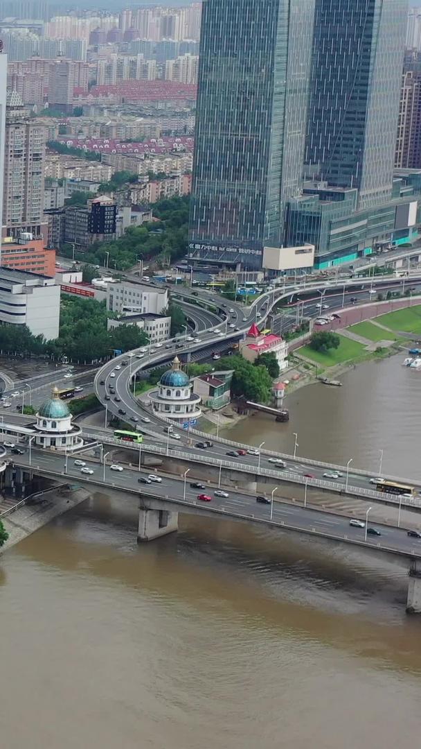 哈尔滨松花江公路大桥航拍视频视频的预览图