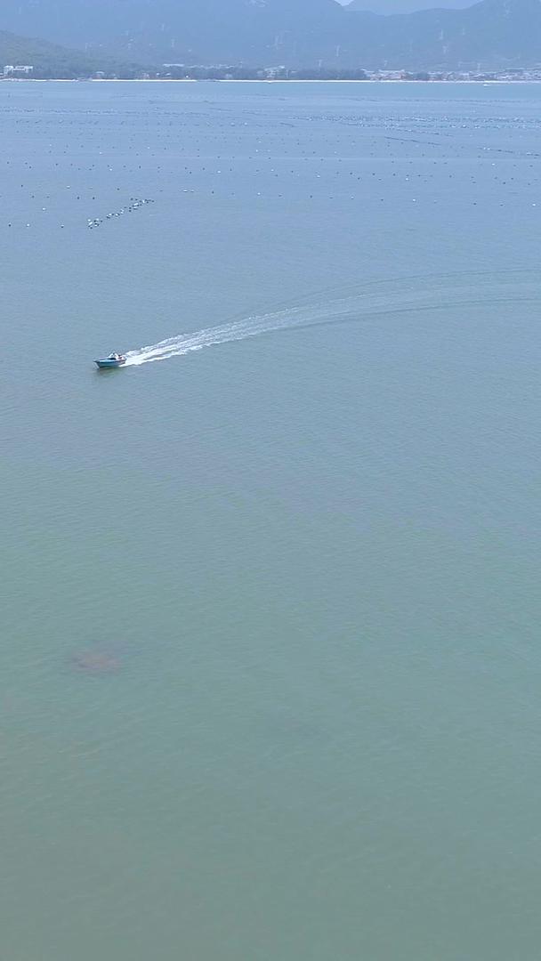 深圳杨梅坑高清航拍大海快艇视频的预览图