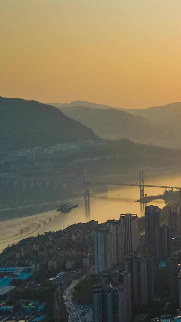 航拍延时长江落日城市黄昏晚上视频的预览图