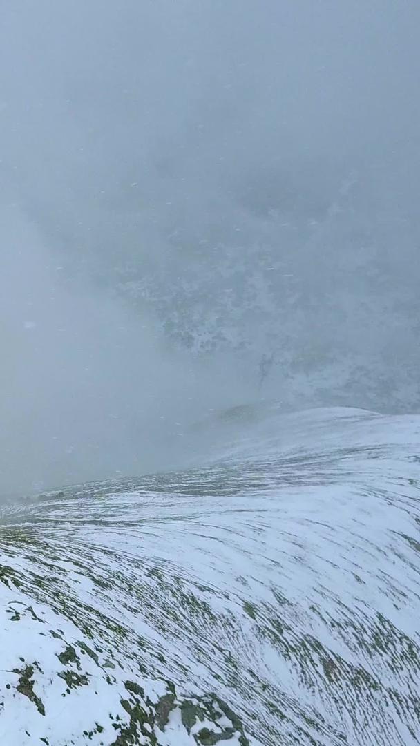 巴郎山雪山航拍视频的预览图
