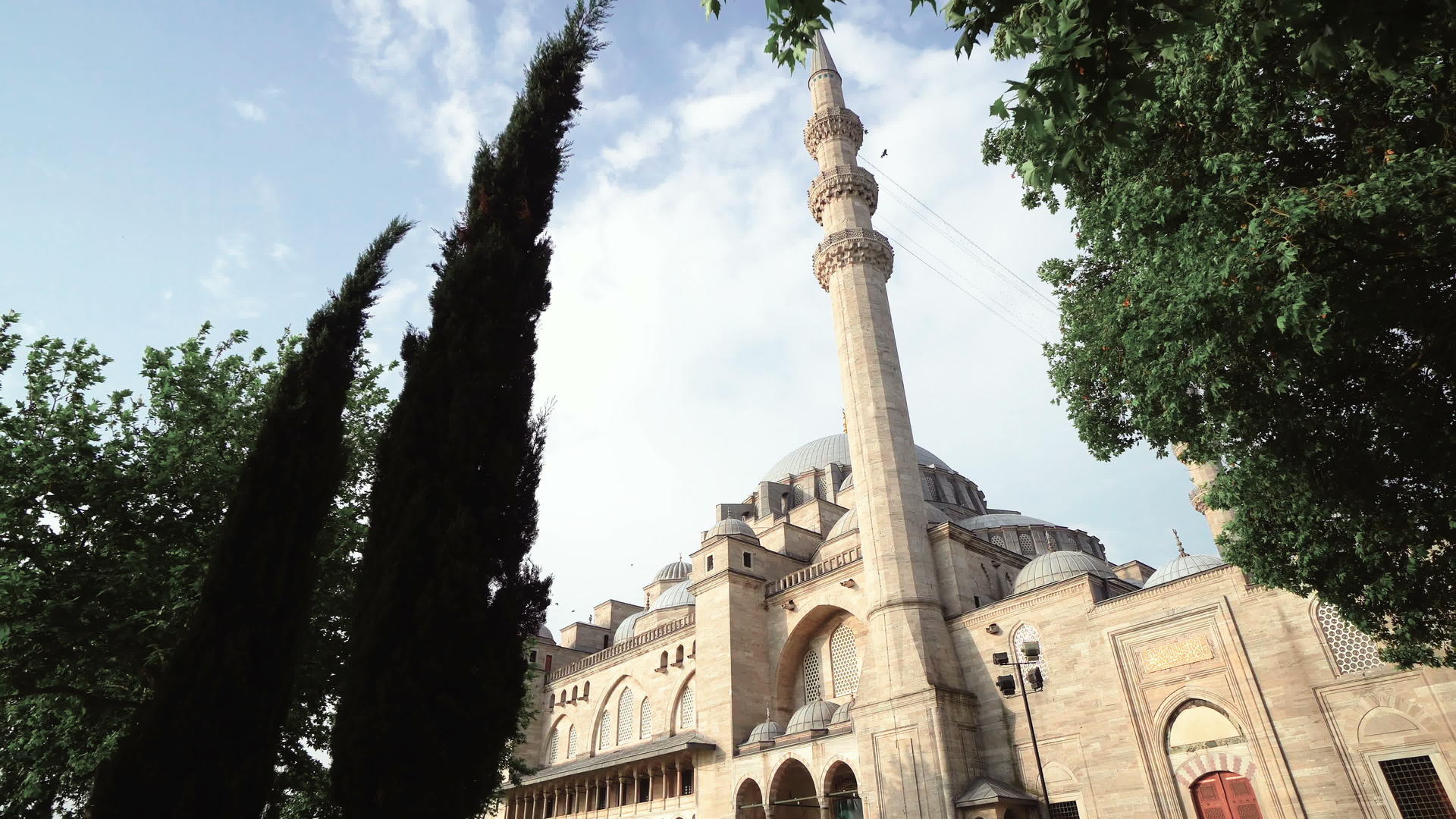 清晨清真寺尖塔塔塔尖视频的预览图