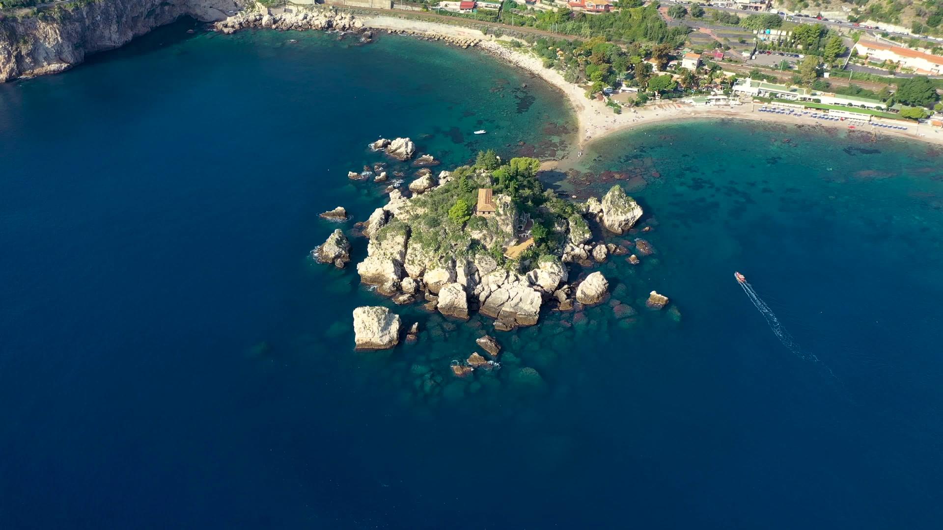 陶尔米纳在意大利西西里岛的鸟瞰图视频的预览图