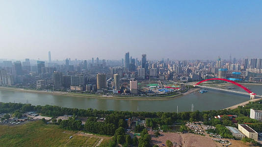 武汉汉江南岸嘴城市风光高清4K视频视频的预览图