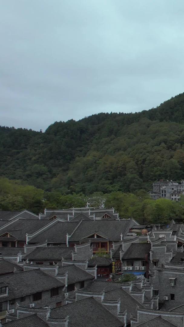 湖南湘西4A级旅游景区航拍360度全景凤凰古城素材视频的预览图