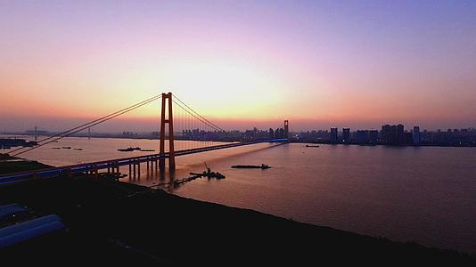武汉杨泗港长江大桥延时4K视频视频的预览图