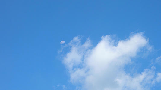云散月现延时4K视频的预览图