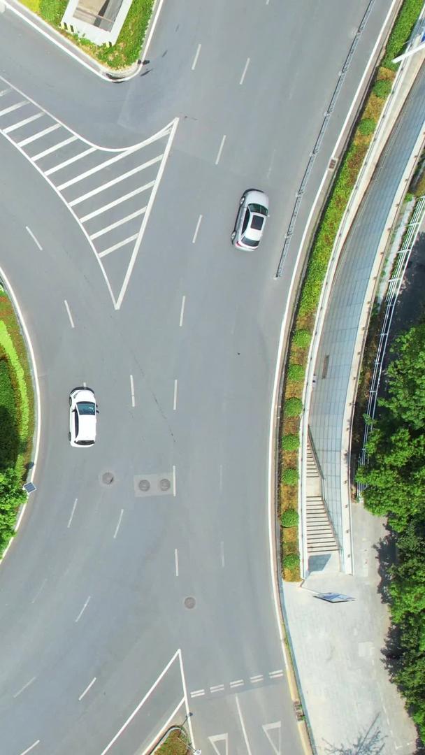 城市道路环岛路口交通交通街景素材视频的预览图